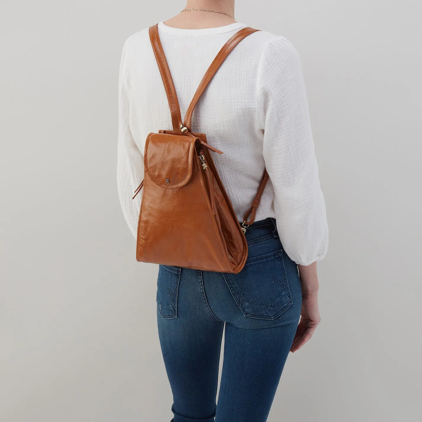 Betta Backpack in Polished Leather - Truffle